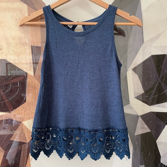 Tops - Tank top with lace hem and keyhole back in blue XS